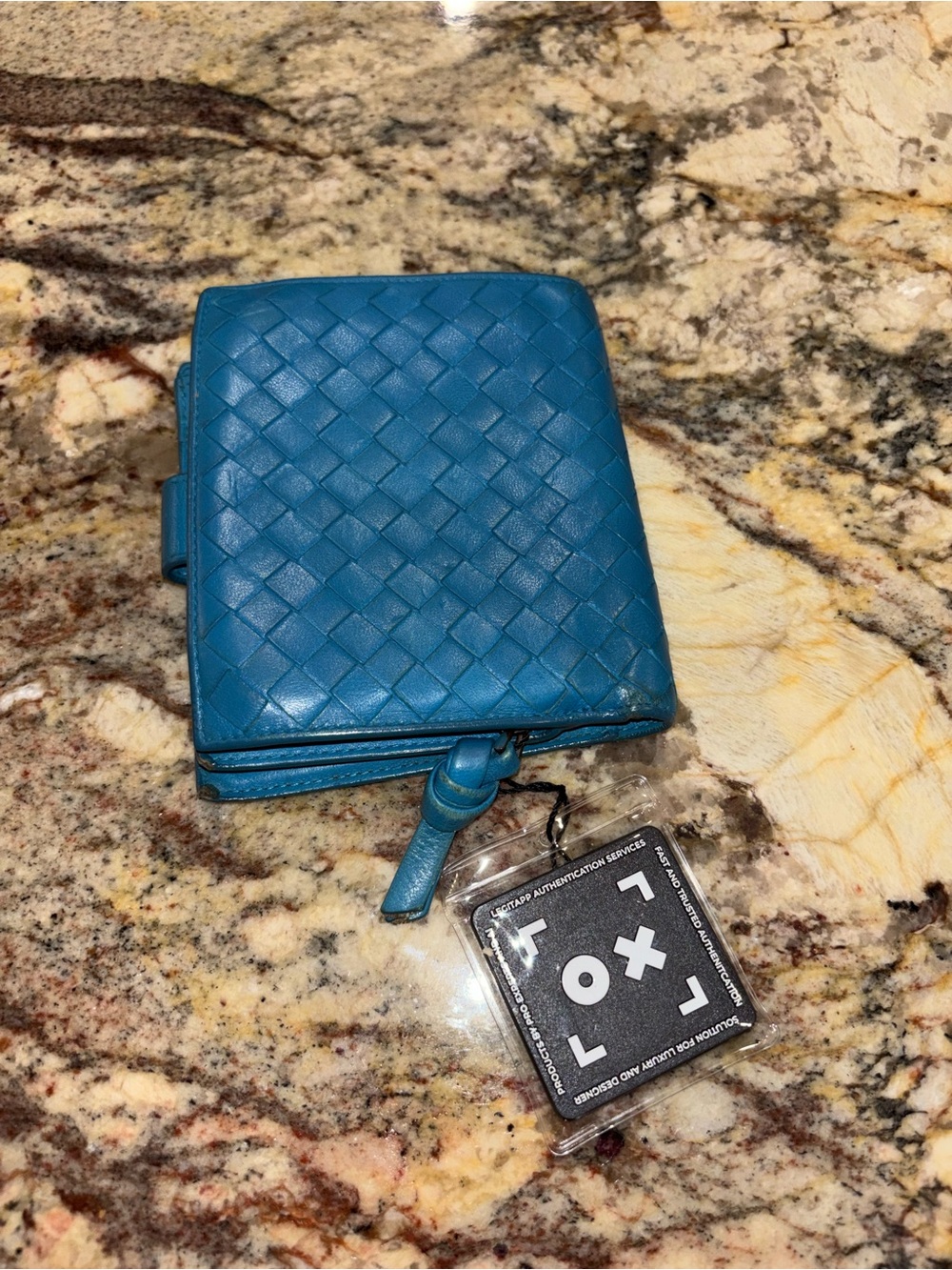 Bottega Veneta Wallet 💯 authentic - Picture 9 of 13